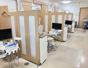 成田(千葉県成田市)の歯医者、メイプル歯科はなのき台クリニックで詰め物や被せ物が取れた場合の対処法についての解説