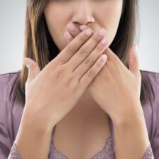 成田（千葉県成田市）の歯医者、メイプル歯科はなのき台クリニックでキスで、歯周病がうつる？歯周病の感染リスク、予防方法を解説