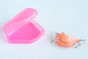 成田（千葉県成田市）の歯医者、メイプル歯科はなのき台クリニックで矯正後の後戻りについての解説